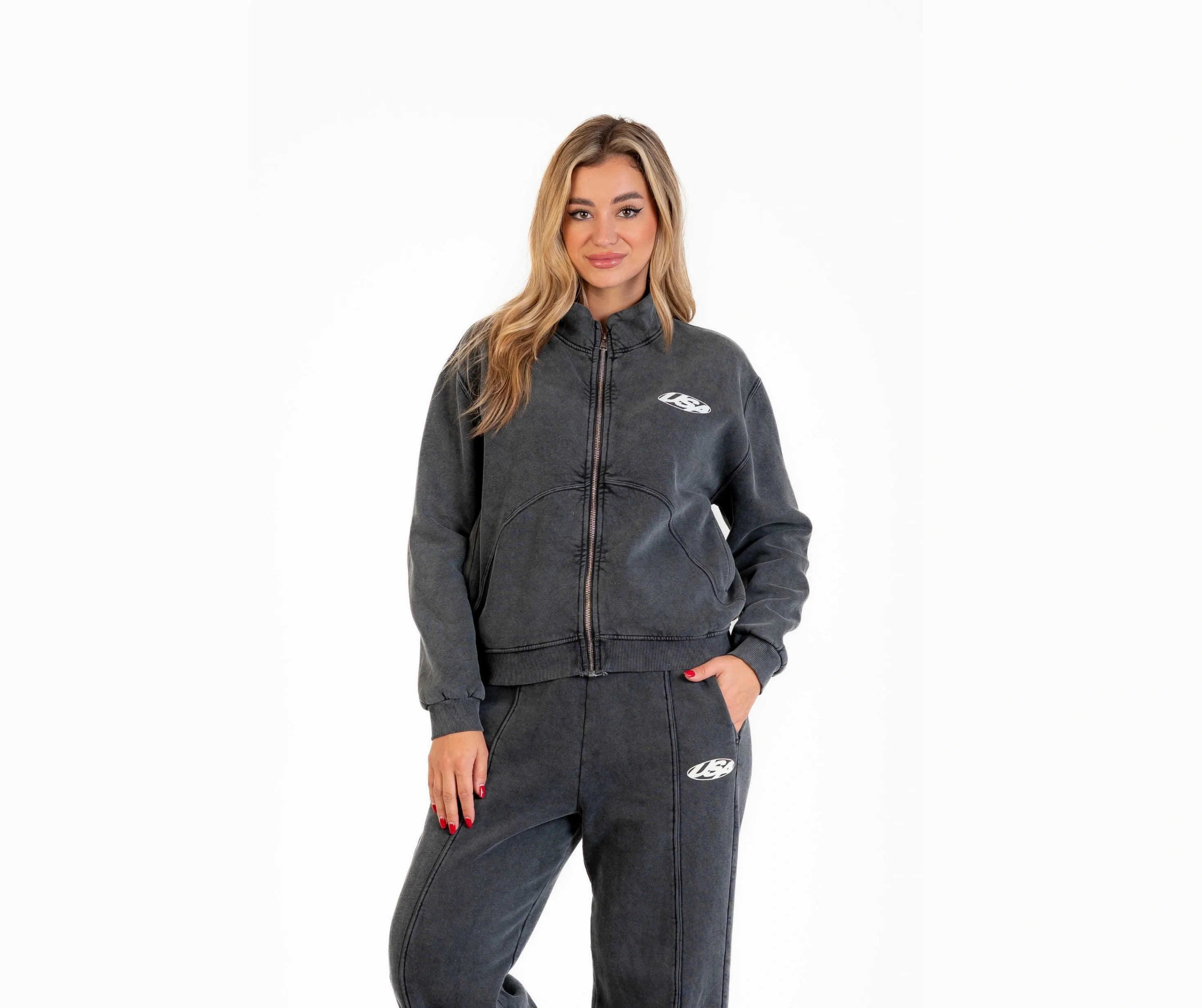 طقم ميلتون شتوى سويت شيرت سوستة و بنطلون وايد ليج 