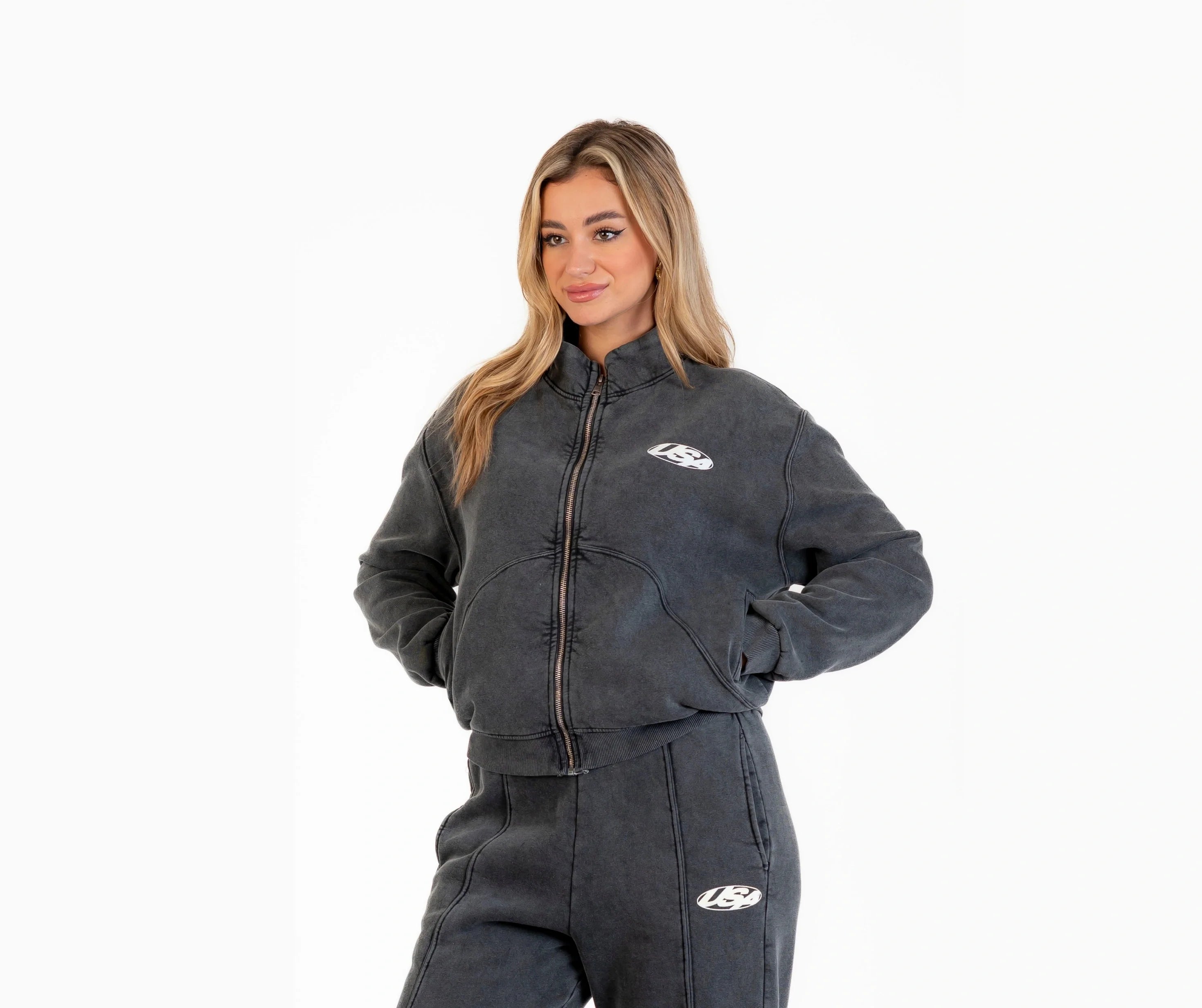 طقم ميلتون شتوى سويت شيرت سوستة و بنطلون وايد ليج 