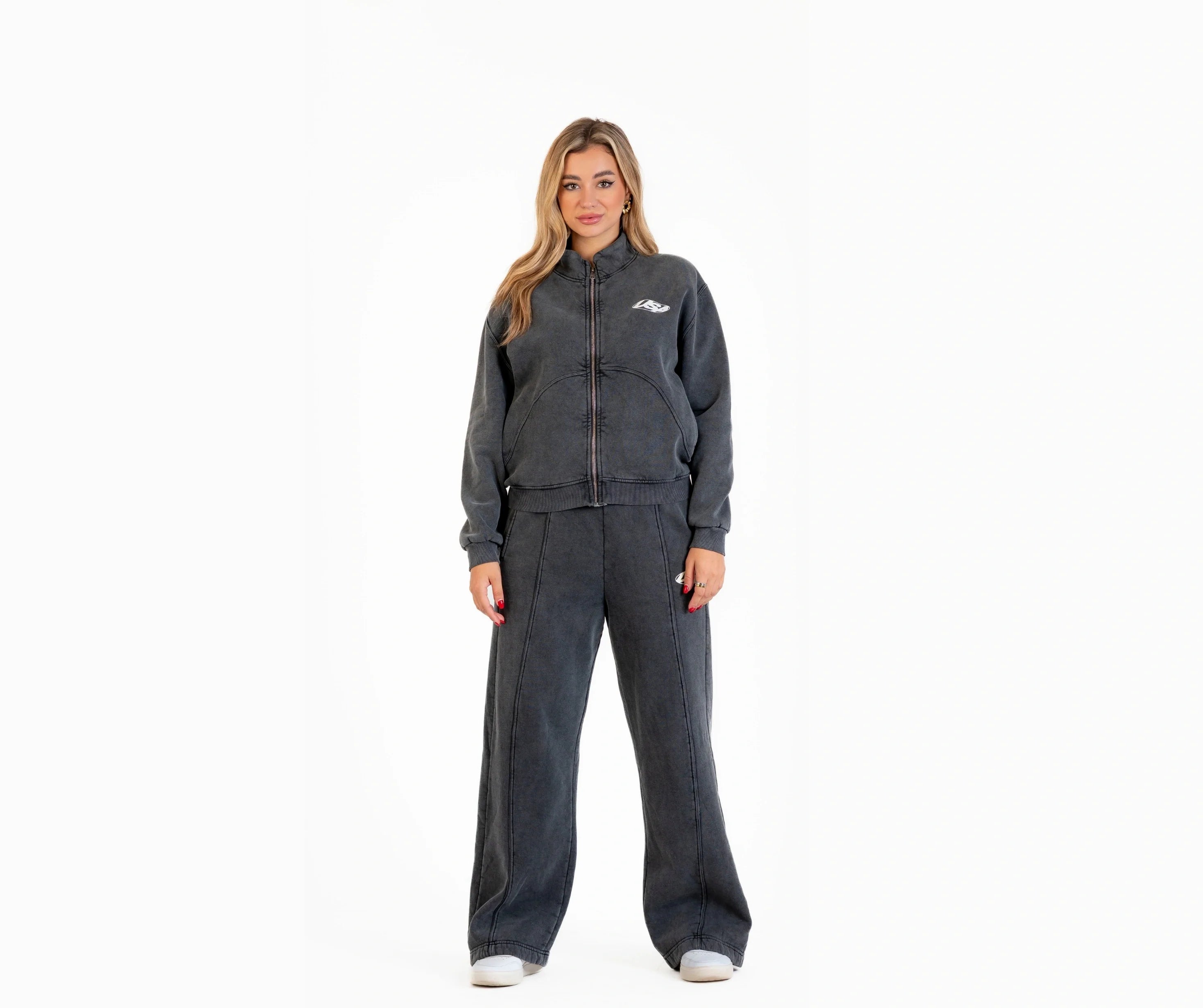 طقم ميلتون شتوى سويت شيرت سوستة و بنطلون وايد ليج 