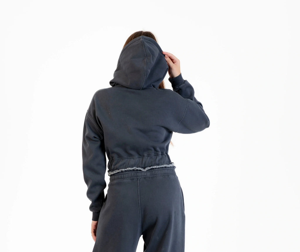 طقم ميلتون سويت شيرت تطريز + بنطلون وايد ليج