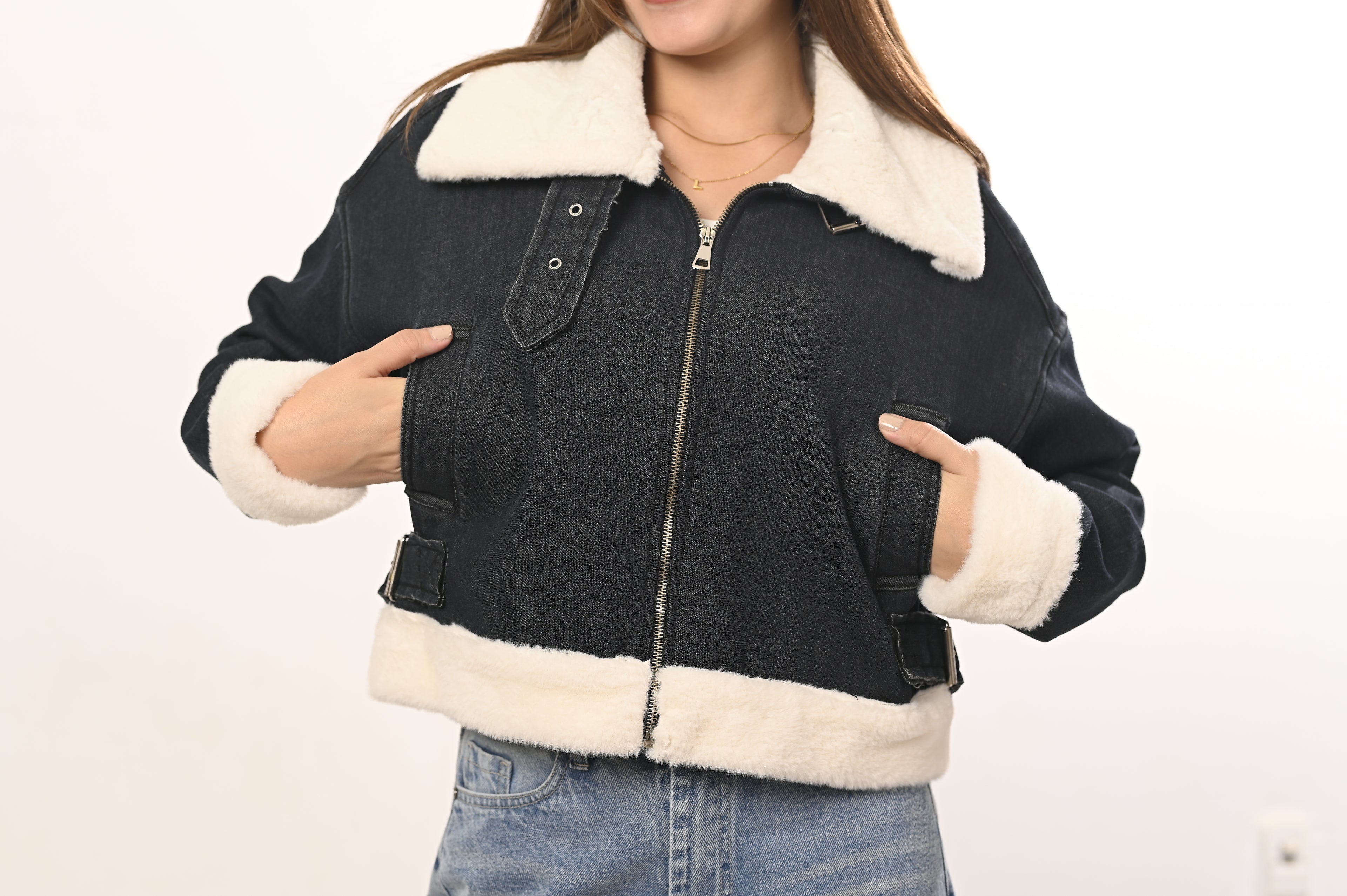 Denim jacket with long sleeves and a fur collar