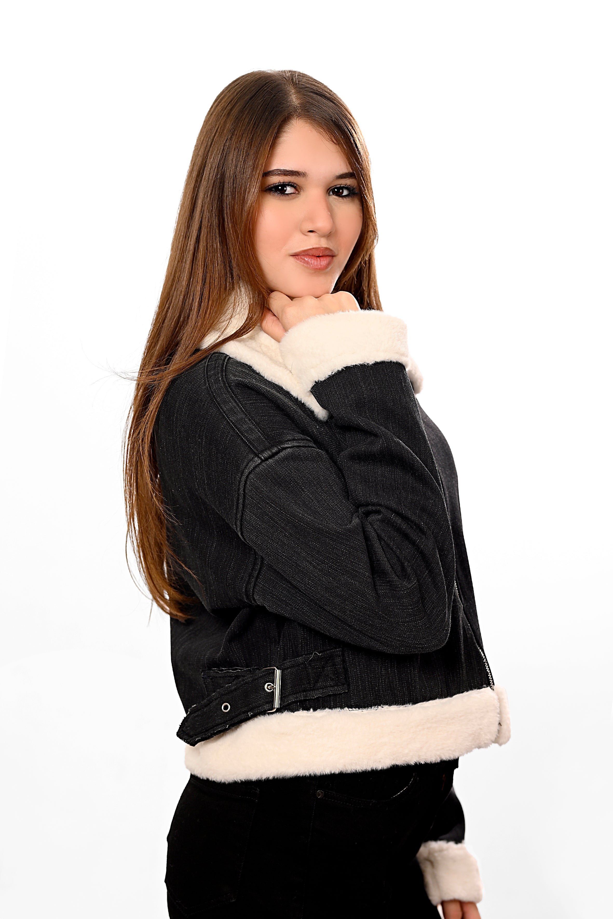 Denim jacket with long sleeves and a fur collar