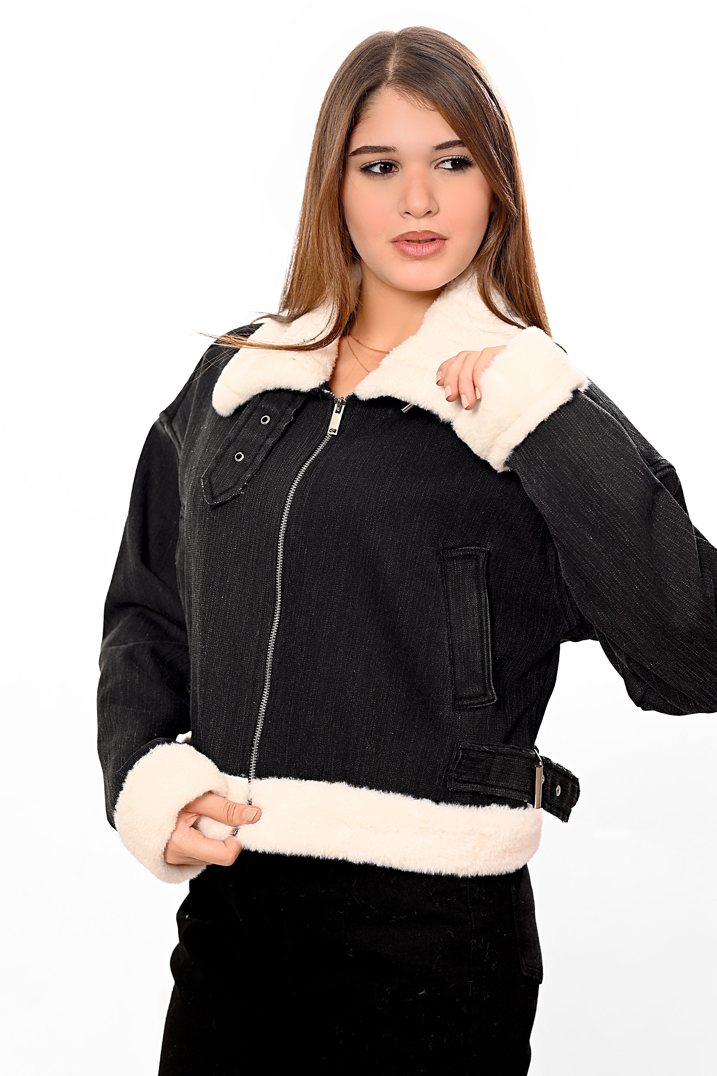 Denim jacket with long sleeves and a fur collar